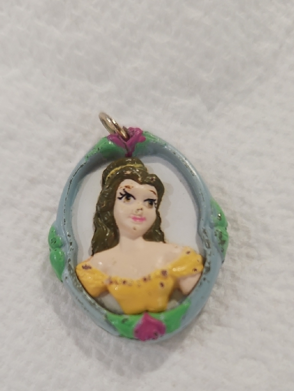 Beauty And The Beast, Disney Yellow-Green Princess Cameo Pendant Necklace.